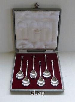 A Boxed Set of 6 Sterling Silver Seal-top Coffee Spoons, Sheffield 1955
